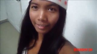 Азиатка хуесоска на рождество пососала большой хер мужика до камшота в рот